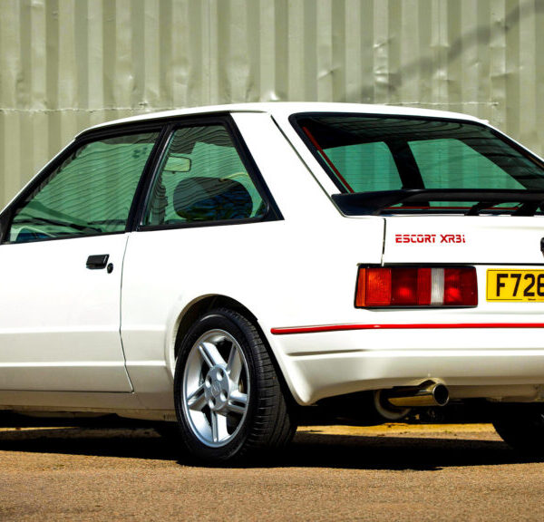 Ford Escort XR3i: Потужність, яку Ford так і не надав