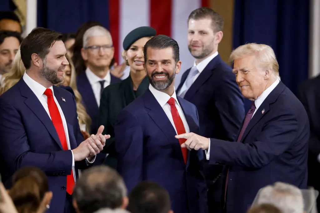 Трамп-молодший: Весілля "невчасно", але татусь "спробує бути" 2