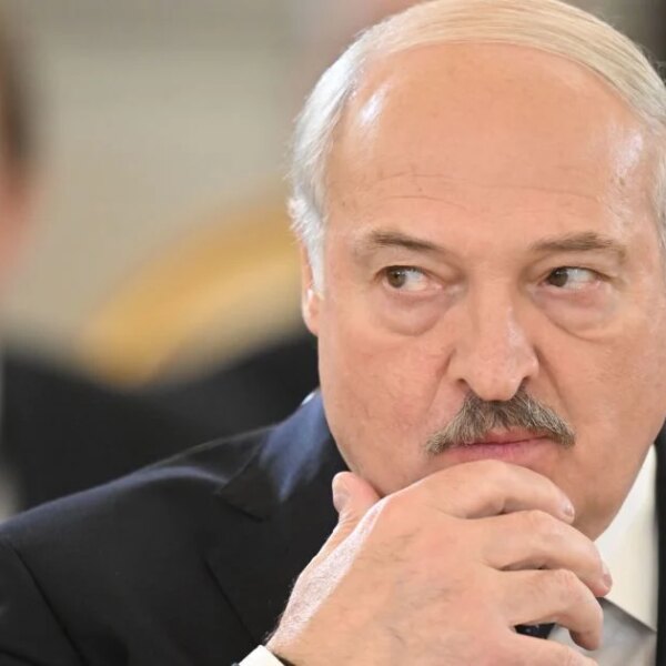 Бомба Новини 33 Шок! Лукашенко звинувачує Україну: 40 км відведення військ, диктатор назвав…