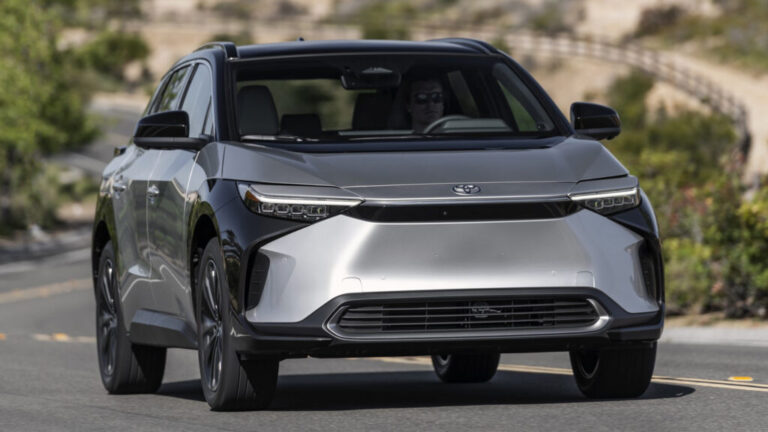 Тойода назвав найбільший страх японського автогіганта перед електрокарами 23 Тойода назвав найбільший страх японського автогіганта перед електрокарами 23