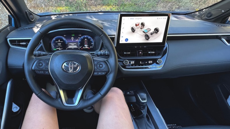 Toyota Corolla Cross 2026: гібрид – це розумний вибір 5