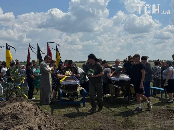 Шок! Свавілля у Глинянах: село прощається з братами-жертвами. 16