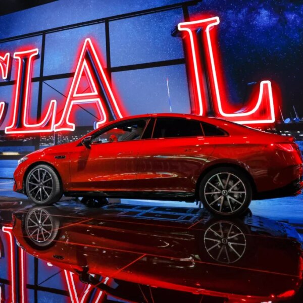Mercedes зупинив CLA L в Китаї: чи врятує це бренд від провалу
