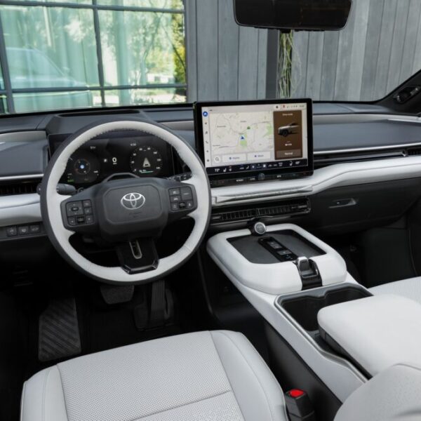 Toyota Highlander: електричний дебют відтерміновано, бензин домінує
