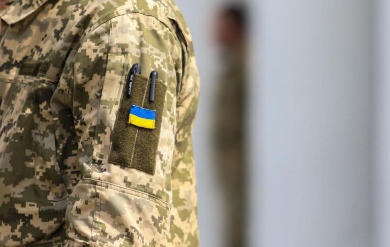 Грошей на підвищені виплати військовим може вистачити лише до кінця серпня, - депутат 7