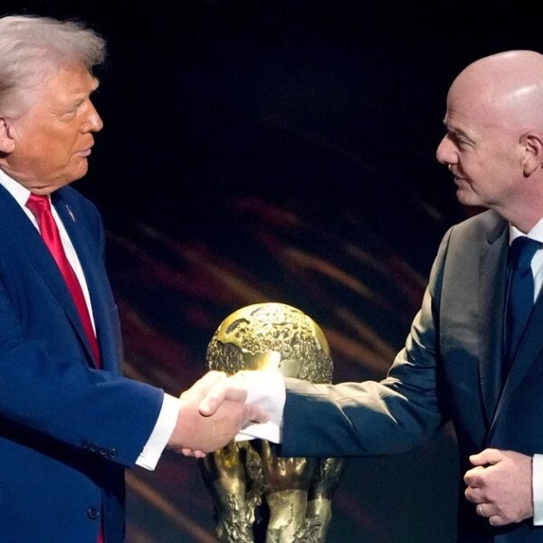 Шок: Трамп тиснув на ФІФА заради гравця США!