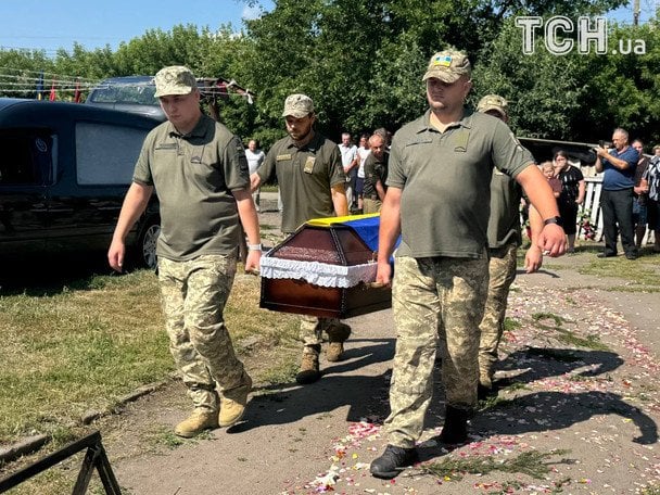 Шок! Свавілля у Глинянах: село прощається з братами-жертвами. 10