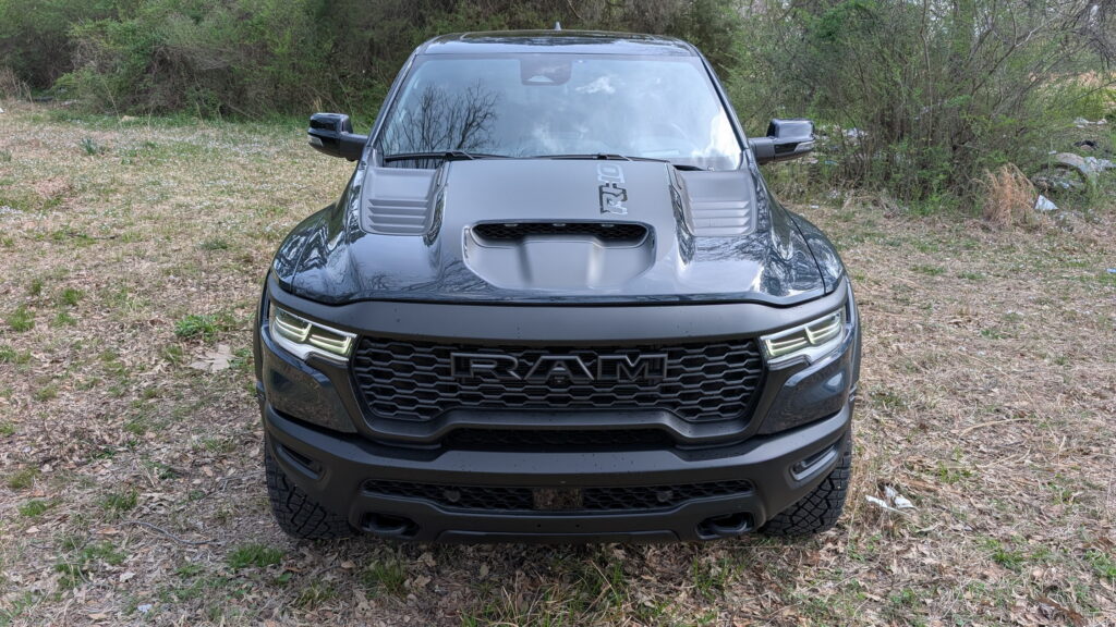 Ram V8 SRT TRX: 26 тисяч доларів за марнотратство, яке все ж зваблює 10