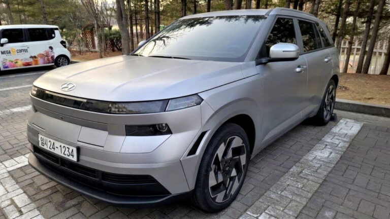 Hyundai Kona: брат-близнюк Ioniq, але з бензиновим серцем 21 Hyundai Kona: брат-близнюк Ioniq, але з бензиновим серцем 21