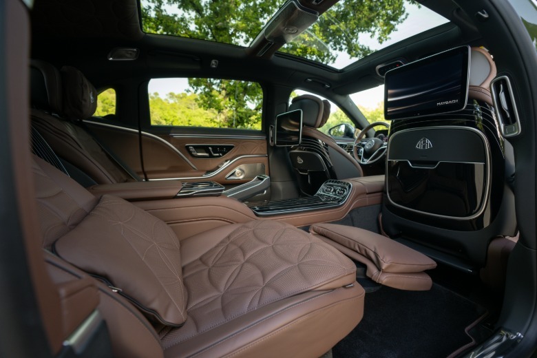 Mercedes-Maybach S580 2027: ультра-люкс седан проти світу позашляховиків 2 Mercedes-Maybach S580 2027: ультра-люкс седан проти світу позашляховиків 2