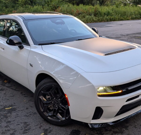 Dodge повертає гроші за потужність Charger: 10 доларів за “конячку”