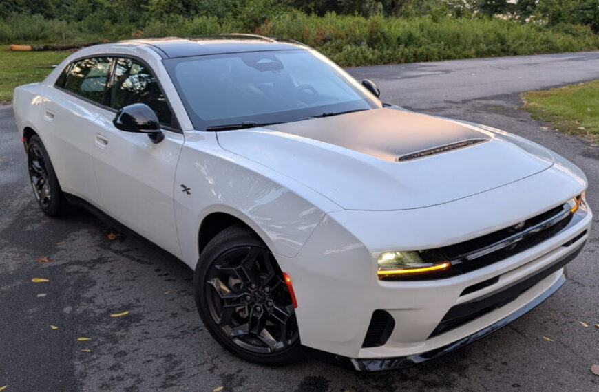 Dodge повертає гроші за потужність Charger: 10 доларів за “конячку”
