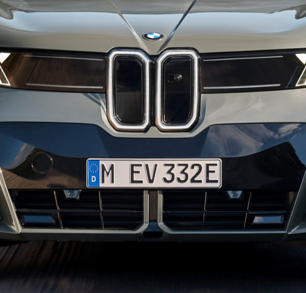 BMW X5: світло, що нагадає про Ілона Маска