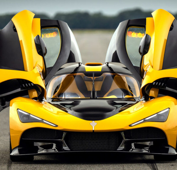 Бомба Новини 14 Pagani Huayra R Evo: V12-монстр, що рве докупи швидкість.