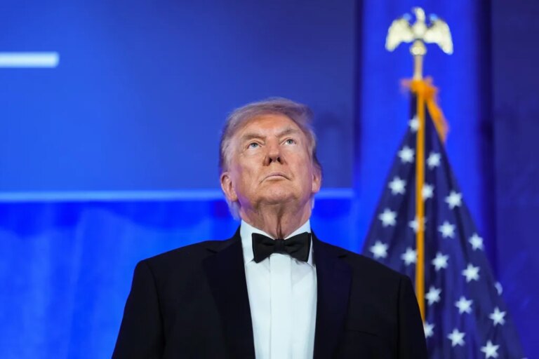 Трамп звинувачує журналістів WSJ у перемозі за Епштейна, якого він судив 33