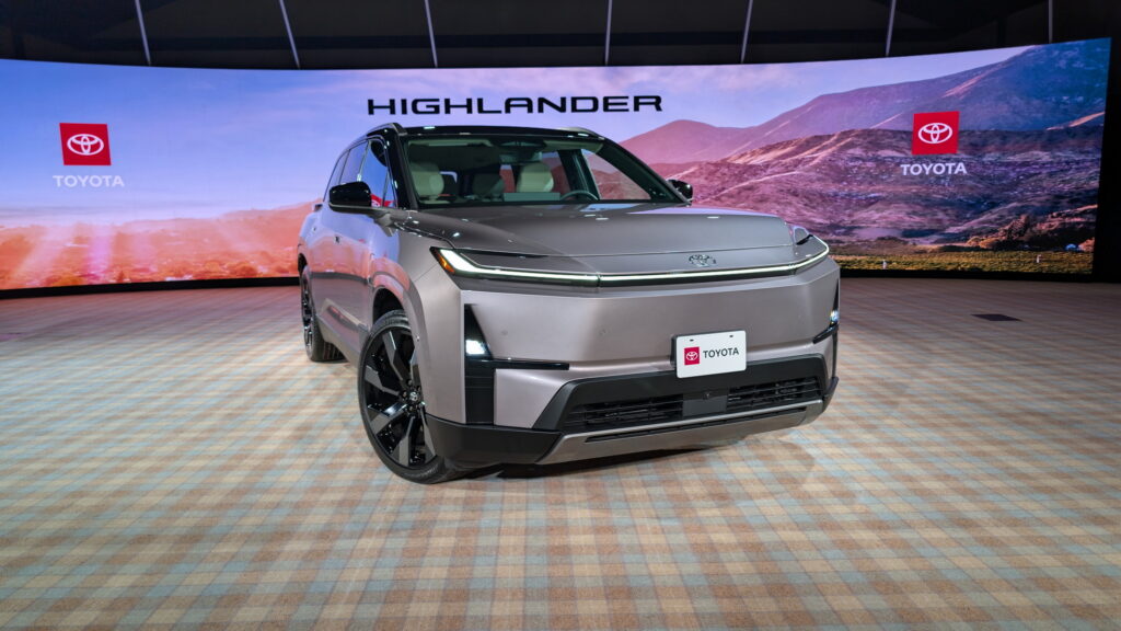 Toyota Highlander: електричний дебют відтерміновано, бензин домінує 2