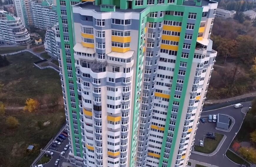 Мешканці київської багатоповерхівки залишилися без тепла та гарячої води: “Ковальська” блокує договір&hellip;