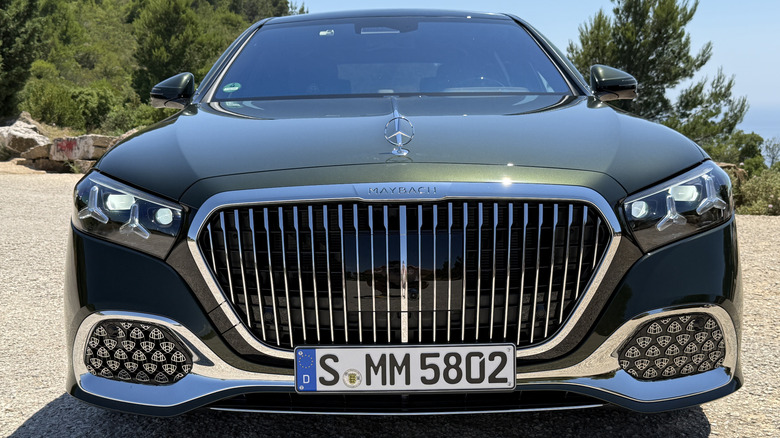 Mercedes-Maybach S580 2027: ультра-люкс седан проти світу позашляховиків 8