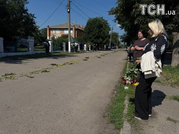 Шок! Свавілля у Глинянах: село прощається з братами-жертвами. 3