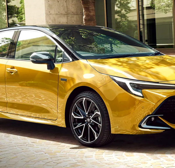 Бомба Новини 26 Toyota Corolla отримала гірчичний колір замість оновлення дизайну