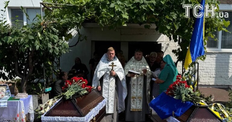 Шок! Свавілля у Глинянах: село прощається з братами-жертвами. 4