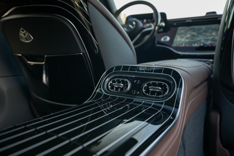 Mercedes-Maybach S580 2027: ультра-люкс седан проти світу позашляховиків 7 Mercedes-Maybach S580 2027: ультра-люкс седан проти світу позашляховиків 7