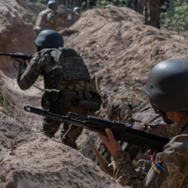 Бомба Новини 16 Штурмові полки отримали розпорядження про призупинення поповнення людьми, – ЗМІ