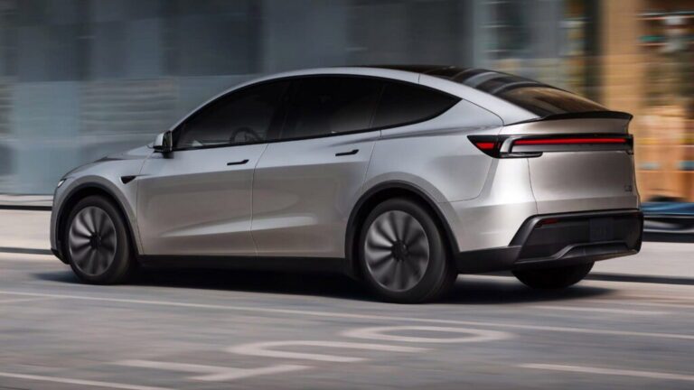 Tesla Model Y L: довший, з третім рядом. Чи виправдає ціну 9