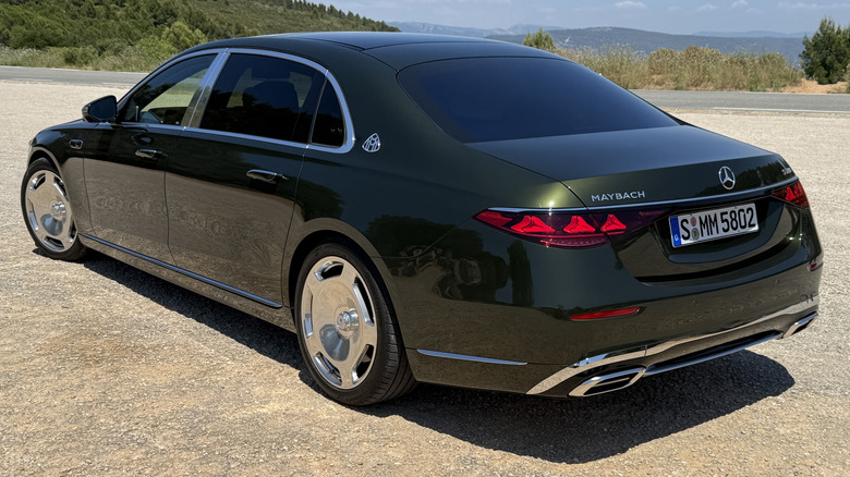 Mercedes-Maybach S580 2027: ультра-люкс седан проти світу позашляховиків 11