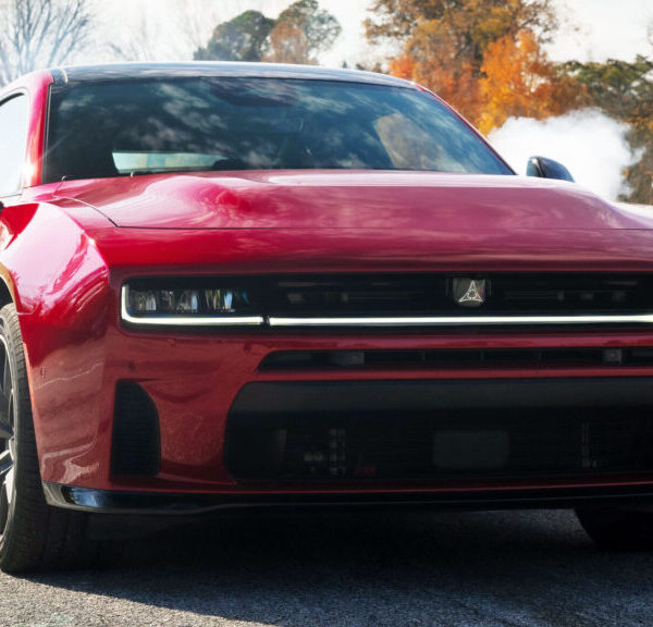 Dodge Charger 2024: потужніший, але Hemi залишається мрією