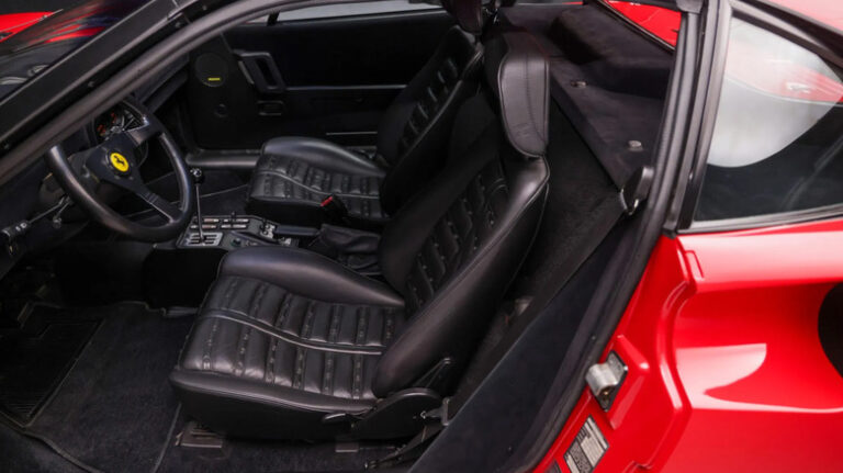 Ferrari 288 GTO на аукціоні: мільйонери влаштували бій за легенду 17