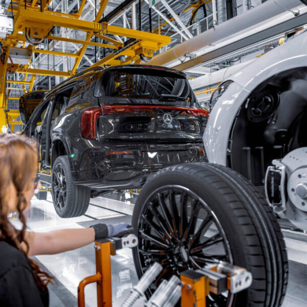 Mercedes обирає Угорщину для нового заводу: зарплати втричі нижчі