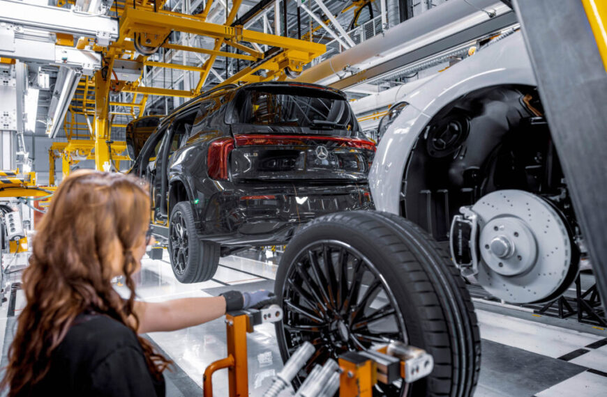 Mercedes обирає Угорщину для нового заводу: зарплати втричі нижчі