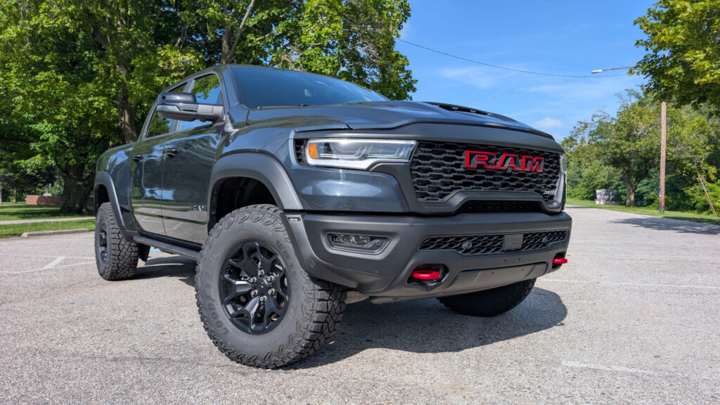 Ram V8 SRT TRX: 26 тисяч доларів за марнотратство, яке все ж зваблює 5