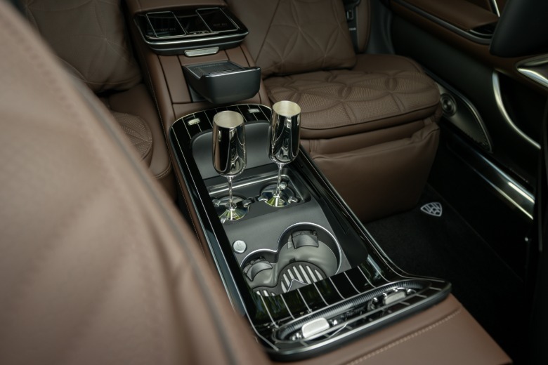 Mercedes-Maybach S580 2027: ультра-люкс седан проти світу позашляховиків 3 Mercedes-Maybach S580 2027: ультра-люкс седан проти світу позашляховиків 3