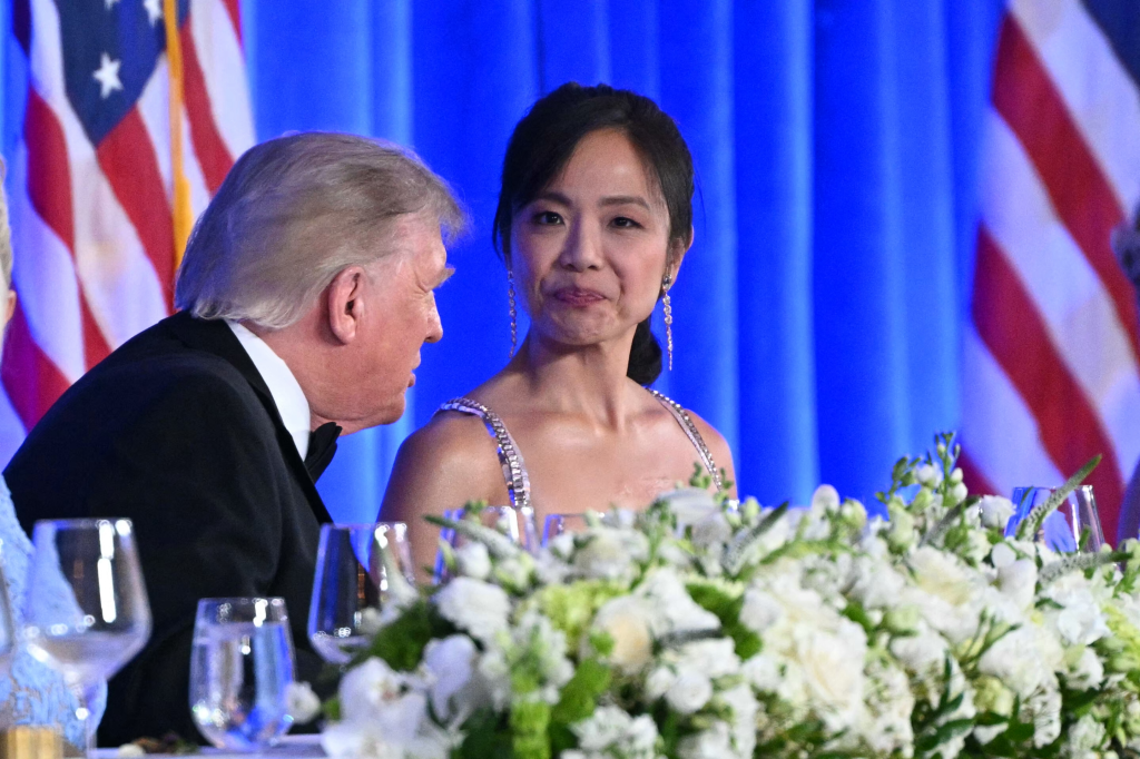 Трамп звинувачує журналістів WSJ у перемозі за Епштейна, якого він судив 2