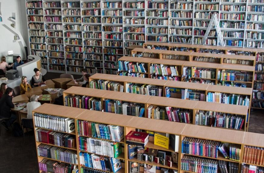 Бомба Новини 56 Бібліотека отримала назад книгу, взяту 150 років тому, і підрахувала штраф за…