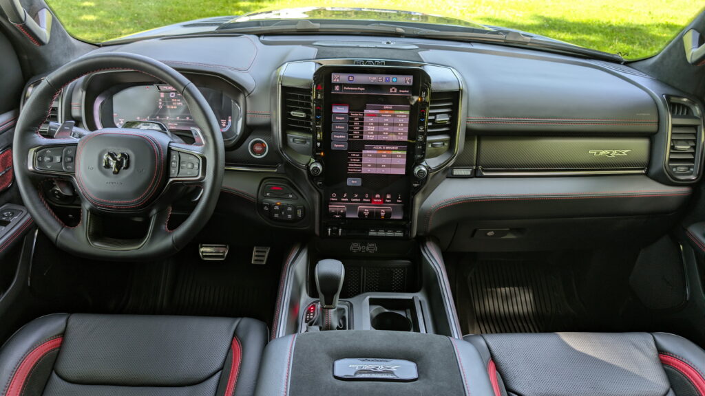 Ram V8 SRT TRX: 26 тисяч доларів за марнотратство, яке все ж зваблює 2