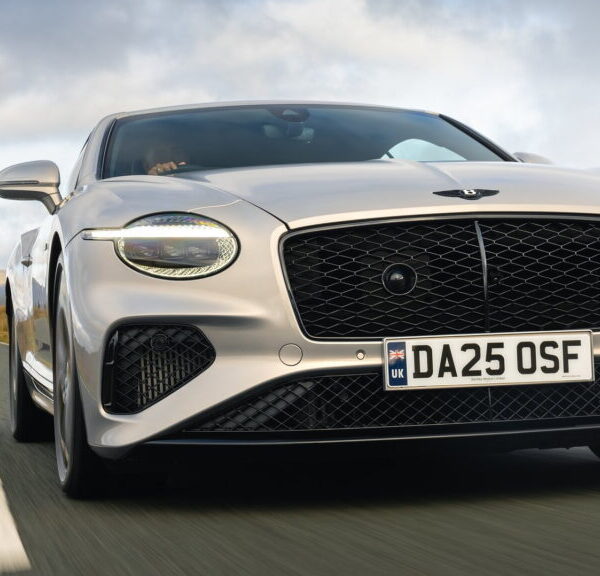 Меддокс знову “летить”: Porsche, а потім Bentley, ігнорує швидкість