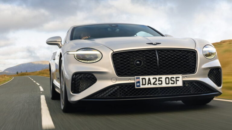 Меддокс знову "летить": Porsche, а потім Bentley, ігнорує швидкість 12 Меддокс знову "летить": Porsche, а потім Bentley, ігнорує швидкість 12