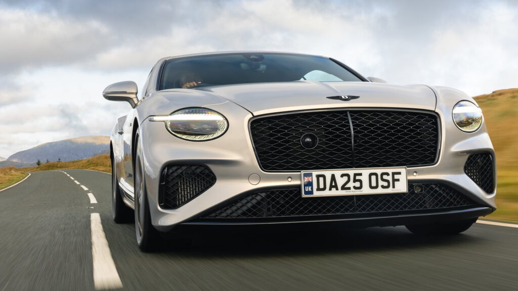 Меддокс знову "летить": Porsche, а потім Bentley, ігнорує швидкість 1