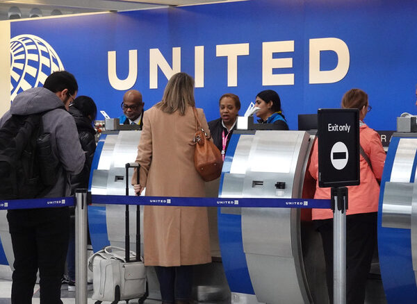 United Airlines: Вечірнє здавання багажу – нові правила для мандрівників