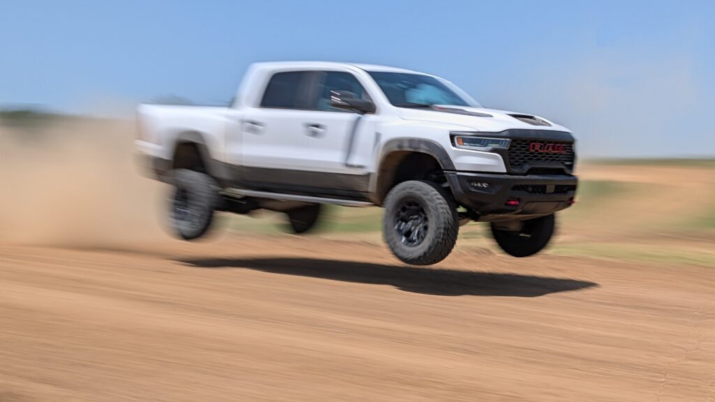 Ram V8 SRT TRX: 26 тисяч доларів за марнотратство, яке все ж зваблює 6