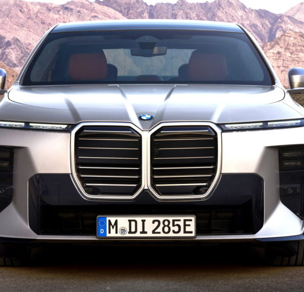 Бомба Новини 17 BMW iX5: флагманський електричний кросовер вписується у вимоги