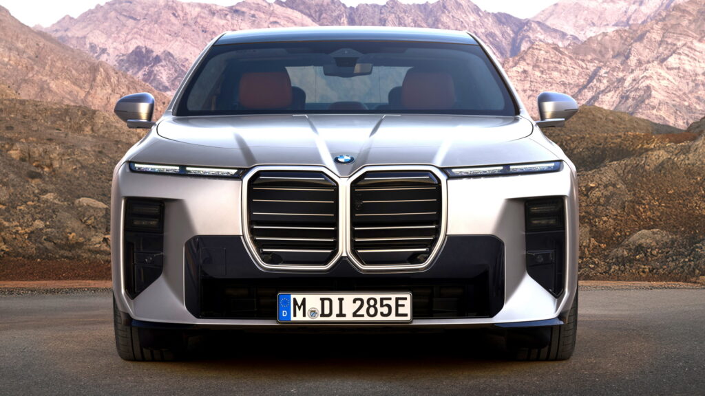 BMW iX5: флагманський електричний кросовер вписується у вимоги 1