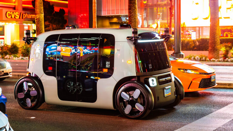 Waymo: Пасажири сплять, бруднять і народжують у роботаксі 6