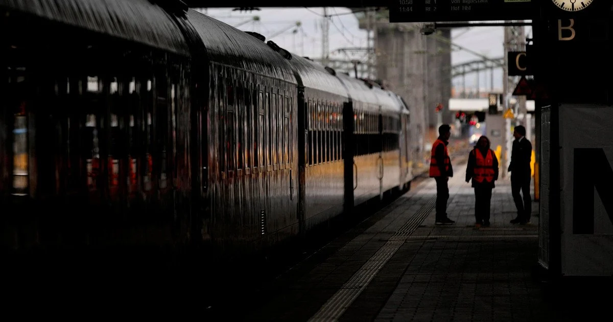 "Якби я була Гітлером": полька в метро Гамбурга накинулася на українок "Якби я була Гітлером": полька в метро Гамбурга накинулася на українок
