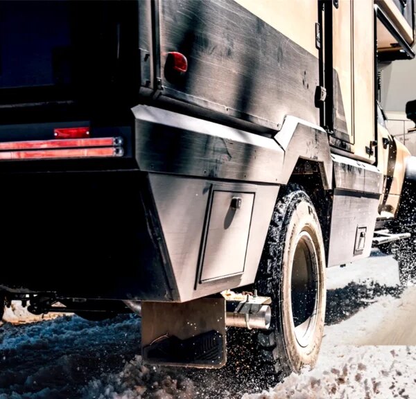 Winnebago за $332 000: пригоди позашляховиком, але без зручностей