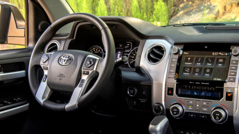 Toyota відкликає майже 4000 автівок: в них не ті подушки безпеки 57