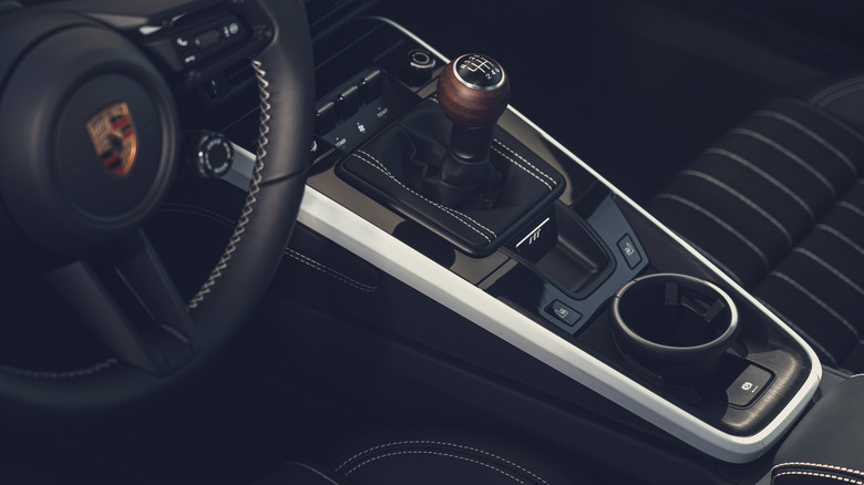 Porsche повертає механічну коробку передач для 911 Carrera S завдяки шаленому попиту клієнтів 4